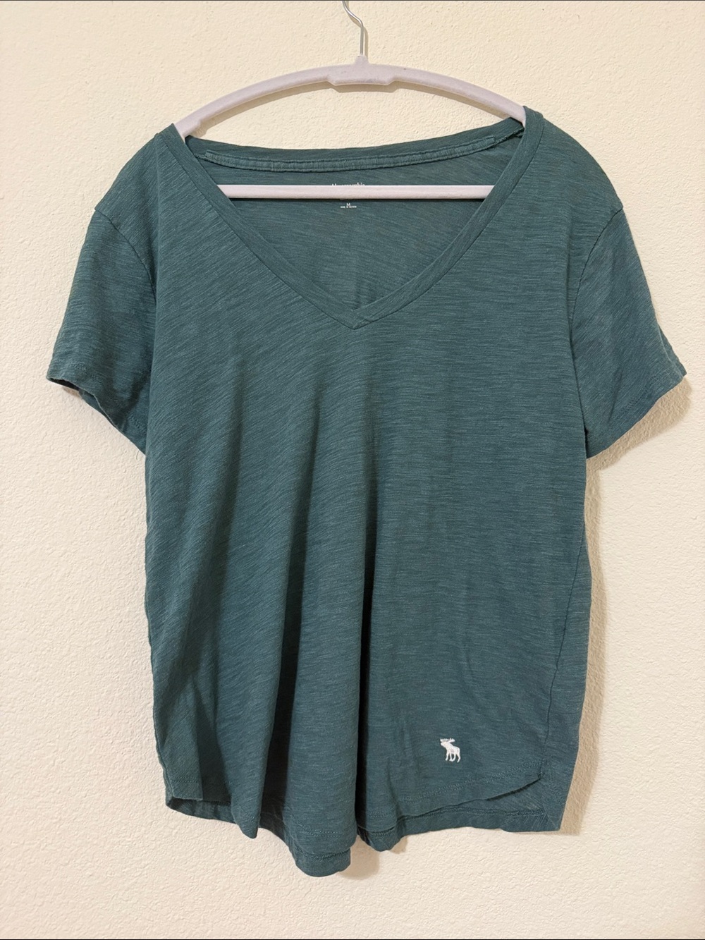Abercrombie & fitch size medium green short sleeve v-neck t-shirt
